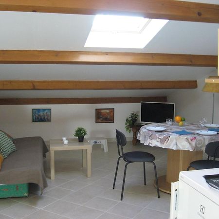 T 2 Avec Velux Sous Les Combes De 34 M2 Διαμέρισμα La Londe-les-Maures Εξωτερικό φωτογραφία